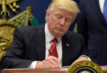 Трамп продлил на год санкции в отношении России