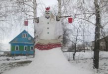 Снежную бабу высотой почти 4,7 м слепили в Мозырском районе