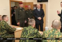 Лукашенко: даже в мирное время роль внутренних войск велика
