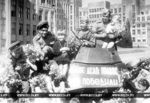 ФОТОРЕПОРТАЖ: «Мы из Берлина!». Как встречали победителей и праздновали в 1945 году