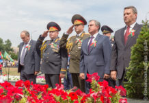 Торжественный митинг у мемориала на Аллее Героев в Гомеле