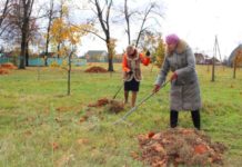Фоторепортаж: как в Лельчицах проходит единый санитарный день