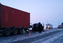 Под Красноярском микроавтобус с детьми столкнулся с фурой