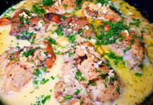 Курица в сметанно-луковом соусе