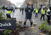 Во Франции вступил в силу закон о противодействии агрессии во время протестов