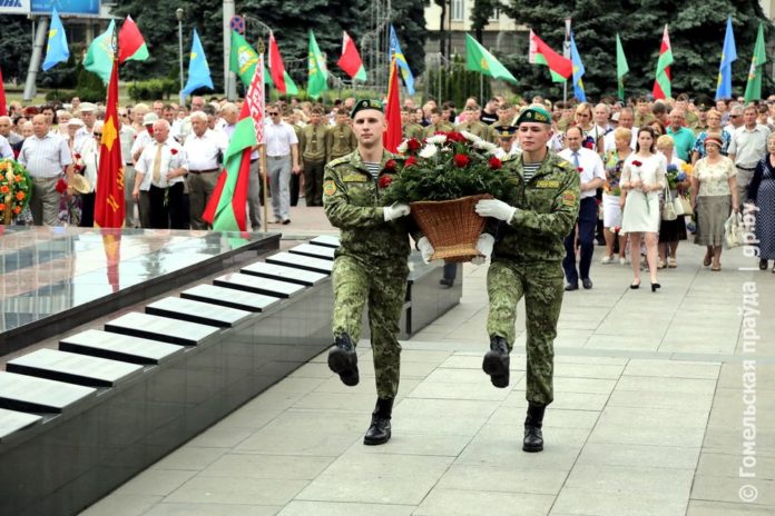 солдаты, митинг, вов