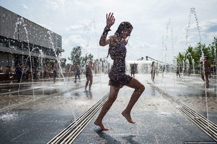 фонтан, девушка