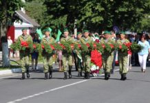 В Лельчицах возложили цветы к памятнику опергруппе ЦК ВЛКСМ