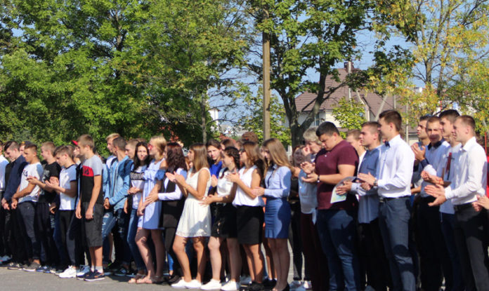 Линейка, лицей, дети