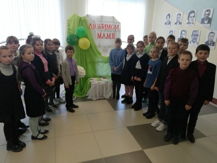 День матери, дети, гимназия