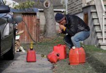 Два жителя Лельчицкого района похитили 60 литров топлива из бензобака бензин, слив, бак, топливо