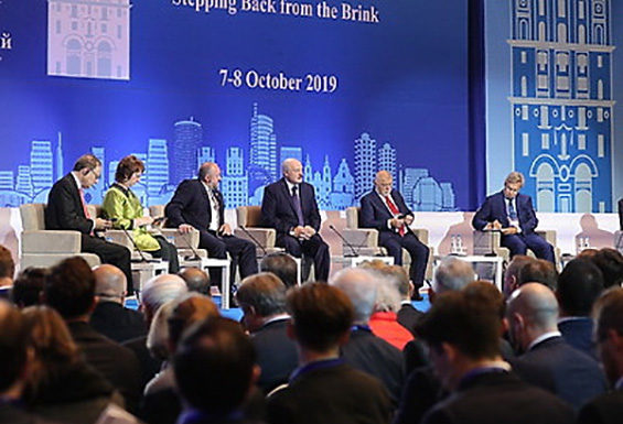 Во время форума