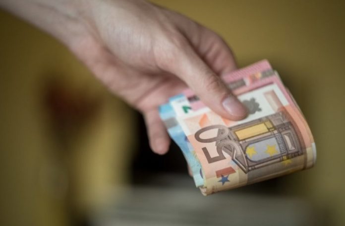 деньги, взятка