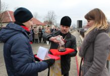 В Лельчицах состоялся ритуал объединения земли, собранной с воинских захоронений