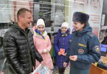 Лельчицкие спасатели рассказывали о безопасности в магазине «Евроопт» РОЧС