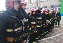 В Лельчицах в рамках акции «Единый день безопасности» РОЧС провели учения со спасением пострадавшего с 4 этажа РОЧС
