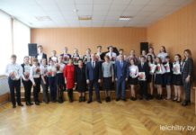 В Лельчицах торжественно вручили паспорта юным жителям района