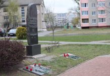 К памятнику «Жертвам Чернобыля» в Лельчицах возложили цветы чернобыль, памятник