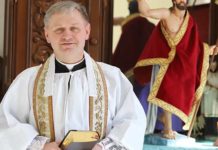 Віншаванне з Вялікаднём ад пробашча парафіі Найсвяцейшага Сэрца Пана Езуса і Маці Божай Фацімскай ксяндза Вінцэнта Віталіса МЫШОНЫ ксёнз
