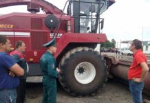 Лельчицкие спасатели проверили готовность техники к уборочной кампании РОЧС, комбайн