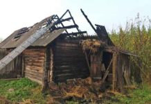 В Лельчицком районе сгорела крыша хозпостройки пожар в Симоничах