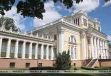 Тропинки «Зеленого лабиринта» ждут гостей в Гомельском дворцово-парковом ансамбле