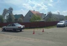 В Лельчицах столкнулись мопед и легковушка. Есть пострадавшие