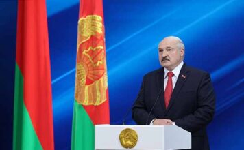 Александр Лукашенко на торжественном собрании.