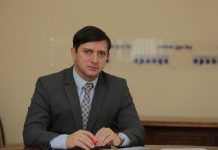 На прямой линии — заместитель председателя Гомельского областного суда Николай Маратаев