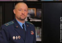 Почему стоит служить? Работник прокуратуры Гомельской области рассказал об уклонистах, дедовщине и апельсинах в армейской столовой