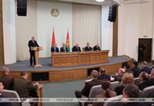 Ситуация с COVID-19, оснащенность клиник, зарплаты медиков. Лукашенко в Витебске сделал особый акцент на соцсфере