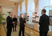Сегодня, 11 февраля, председатель облисполкома Иван Крупко до официального открытия посетил выставку «Прощайте, люди…»
