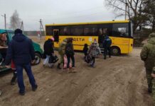 Беларусь открыта для граждан Украины: в пункте пропуска проходят оформление взрослые и дети