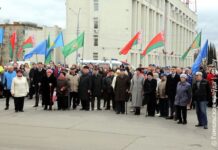 На митинге, посвященном Международному дню освобождения узников фашистских концлагерей, собрались гомельчане разных поколений