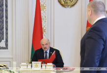 Лукашенко поручил взяться за сельсоветы и подчеркнул роль руководителей предприятий в районах