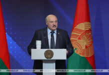 Лукашенко: мы во многом держимся благодаря справедливости, которая в нашем обществе осталась