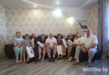 С подарками — к двойняшкам-первоклашкам