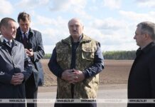Лукашенко сразу по прилете в Ветку поднял вопрос укомплектованности молочно-товарных комплексов