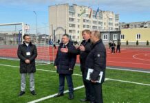 Председатель облисполкома Иван Крупко посетил стадион «Полесье» в Лельчицах