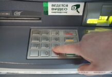 Кибермошенник приехал из-за рубежа снять похищенные у белорусов деньги. Его задержали