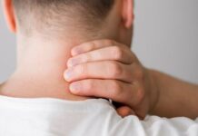 Врачи рассказали, о чем может сигнализировать боль в шее