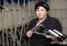 Работает добросовестно