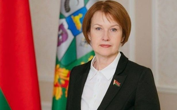 Выгодно продать урожай и починить трубу: член Совета Республики, председатель областного Совета депутатов Екатерина Зенкевич провела прямую линию