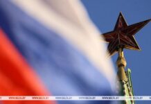 Лукашенко поздравил Путина с Днем России