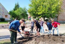 Трудовой десант: учащиеся Лельчицкого колледжа благоустраивают родной край
