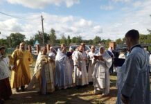 Освящение и возведение креста