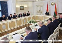 «Сколько мы тратим денег!» Лукашенко поручил скорректировать режим освещения на улицах