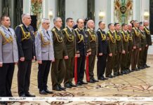 Лукашенко: все люди в погонах сдадут экзамен на профпригодность