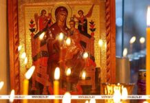 Православные верующие празднуют Благовещение Пресвятой Богородицы