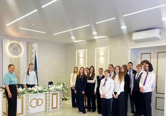 Семейные ценности: экскурсия гимназистов в ЗАГС